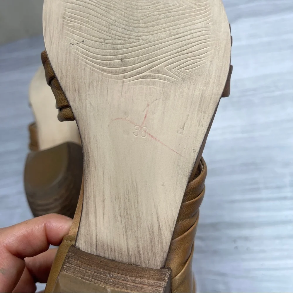 Miz Mooz Cassie Brown Tan Leather Strappy Buckle Sandal Women’s size EU 38